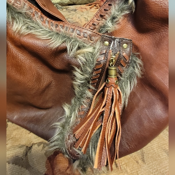 Jessica Simpson Large Handbag - Picture 2 of 12